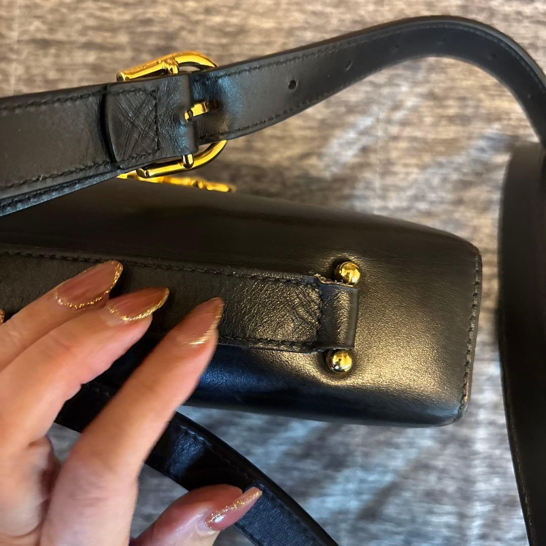 美品　GUCCI ブラックレザー ショルダーバッグ