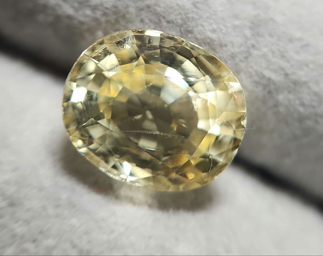 特大天然イエローサファイア 5.095ct