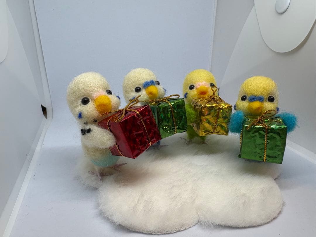 羊毛フェルト　ハンドメイド　クリスマスツリーにセキセイインコ