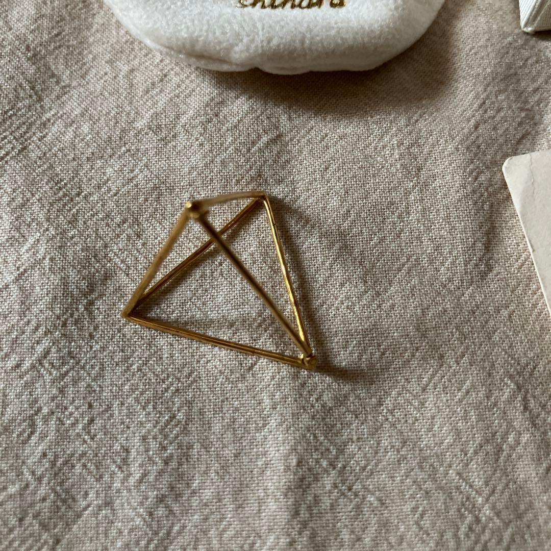 shihara 三角形ピアス 金メッキ