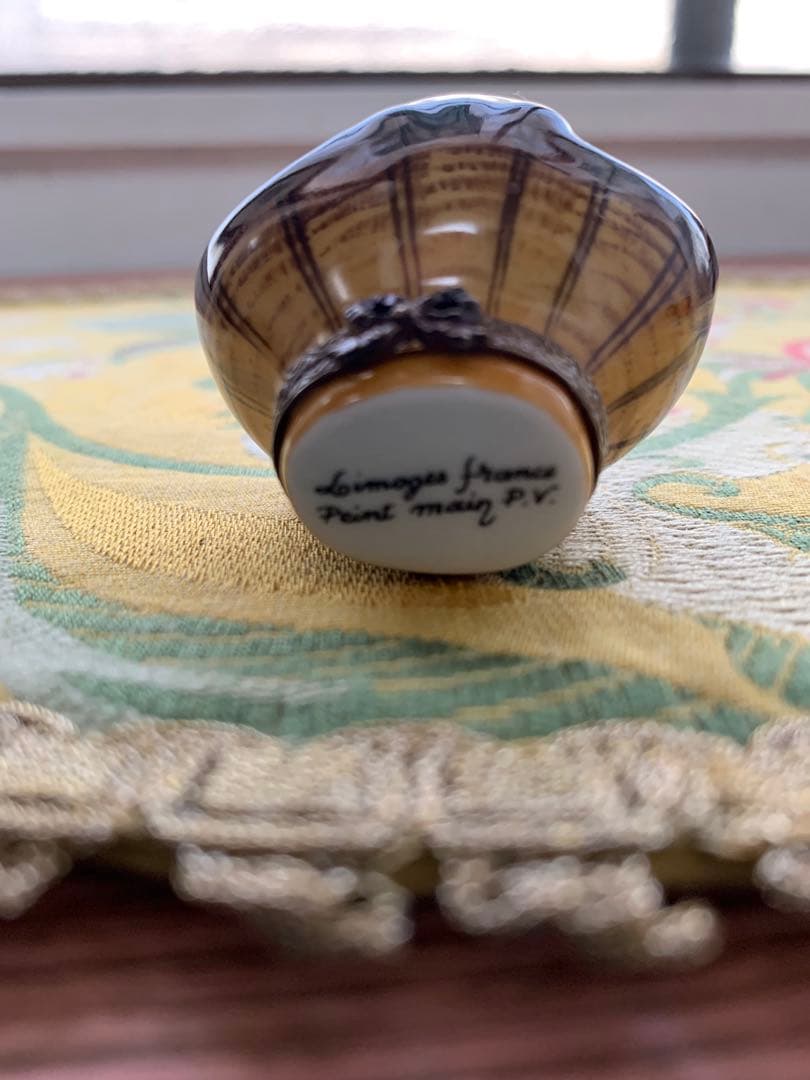 リモージュボックス　フランス製　バスケットに猫が入ってる可愛い小物入れ！