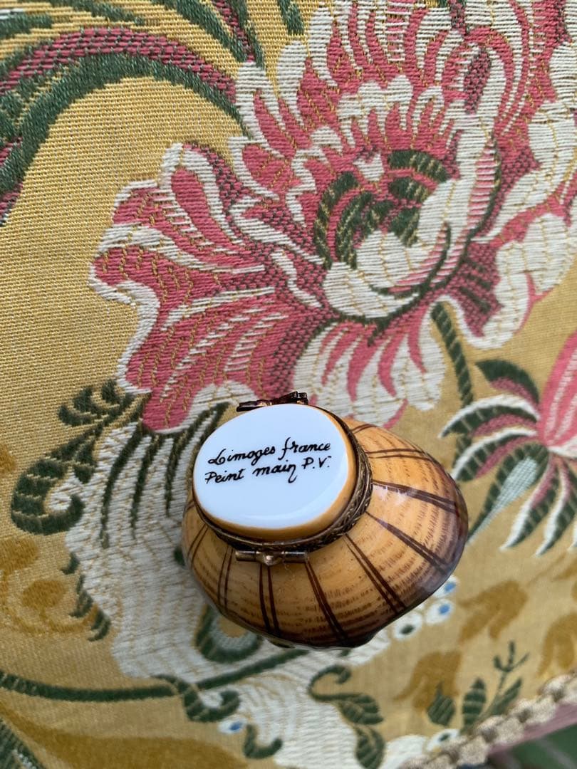 リモージュボックス　フランス製　バスケットに猫が入ってる可愛い小物入れ！