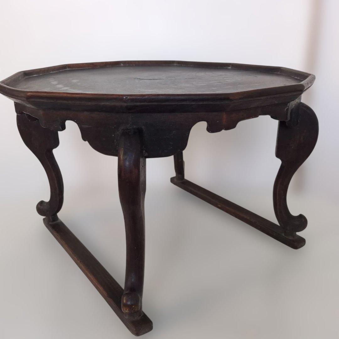 木製テーブル、飾り台