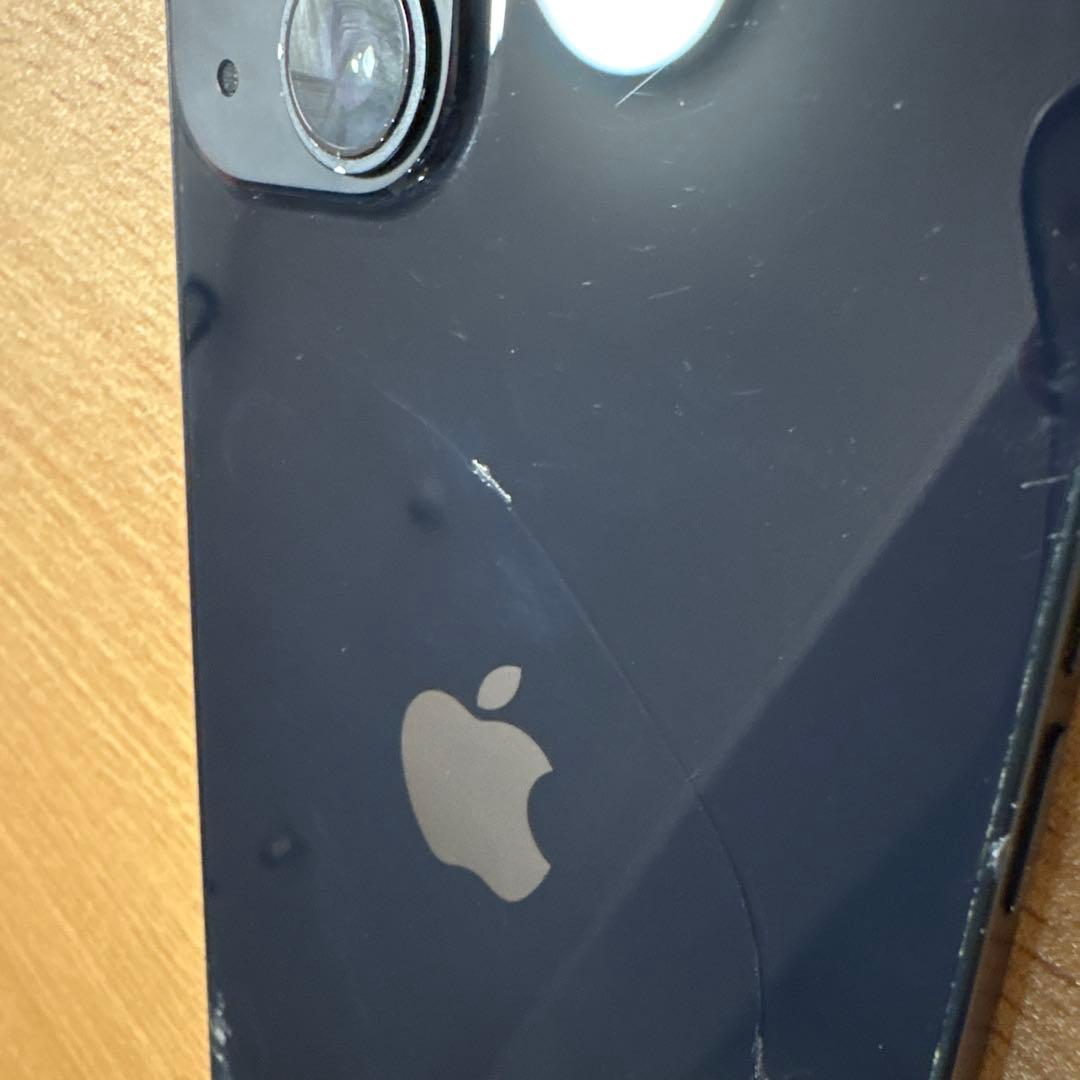Apple iPhone 13 ミッドナイト　背面割れあり