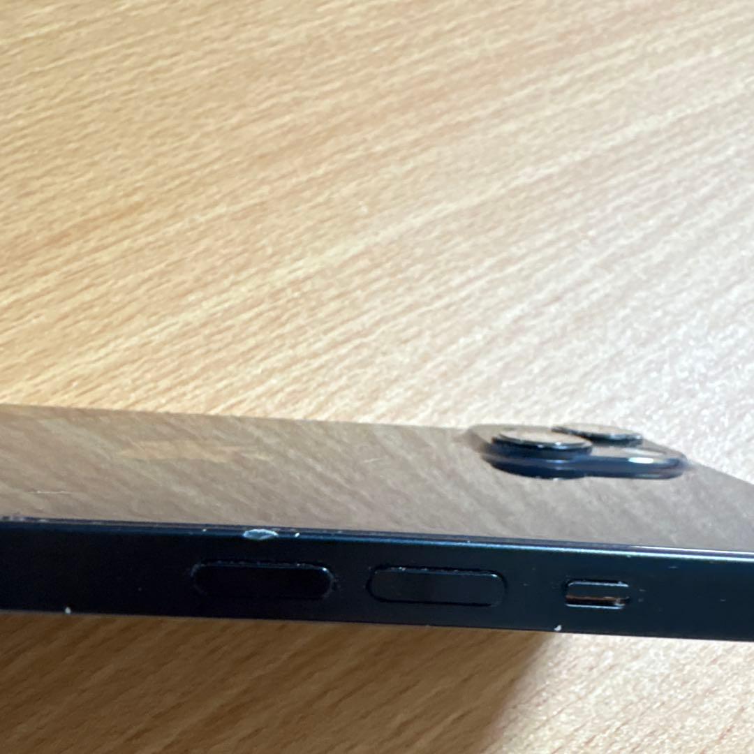 Apple iPhone 13 ミッドナイト　背面割れあり