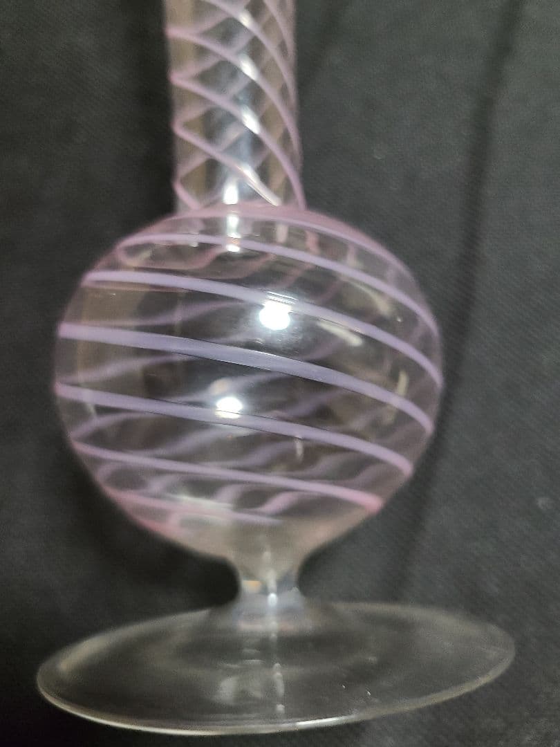 オーストリアビミニ工房によるレース吹きガラス花瓶