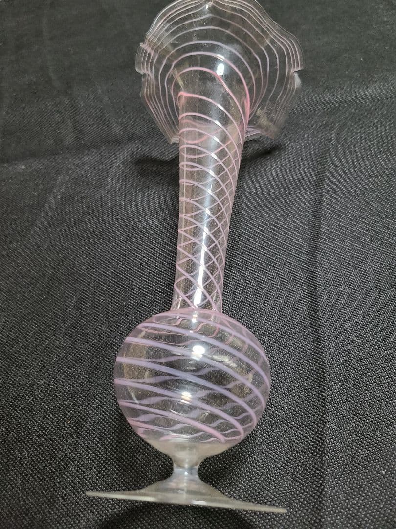 オーストリアビミニ工房によるレース吹きガラス花瓶