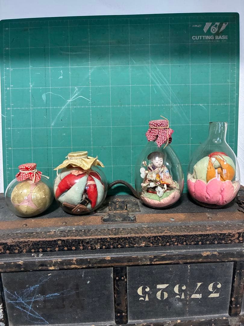 アンティークレトロガラス瓶入り 市松人形サルボボ手毬