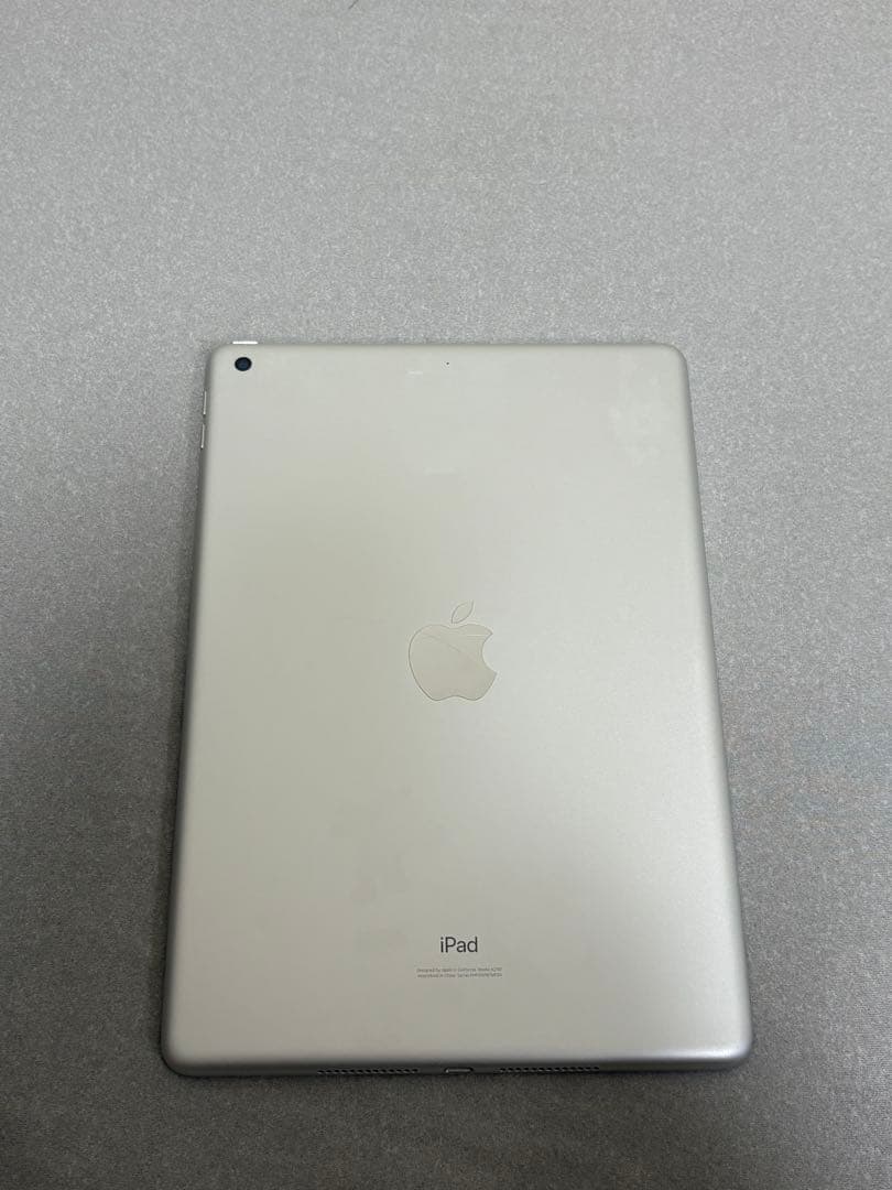 Apple iPad シルバー　第7世代　32GB