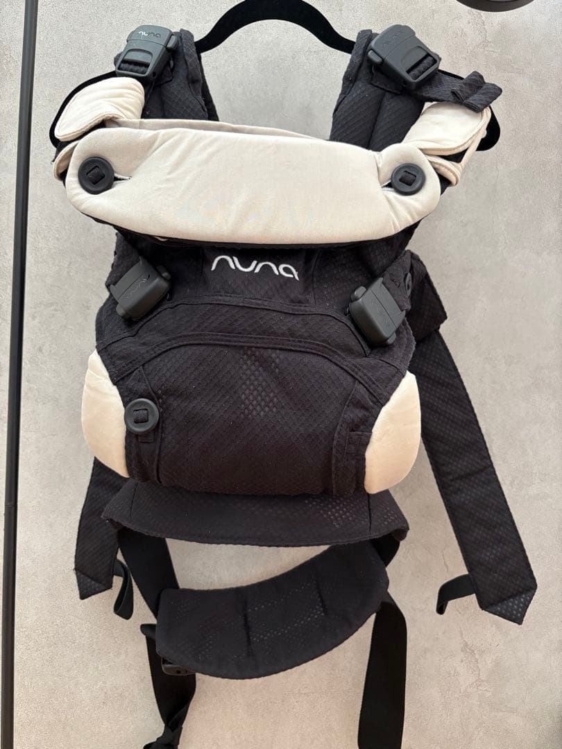 NUNA 抱っこ紐 黒 (キャビア［直営店限定］)
