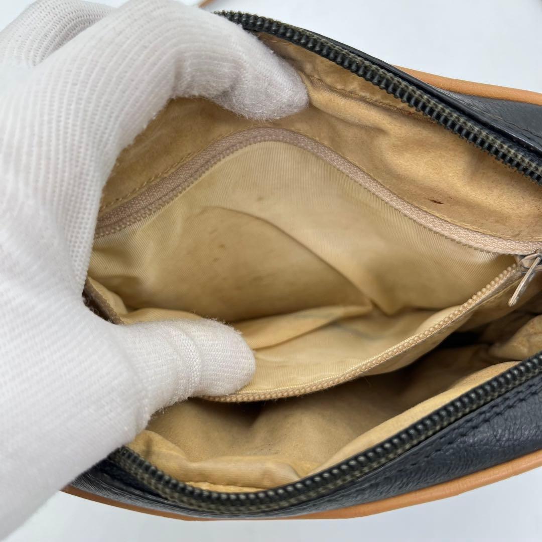 GUCCI ショルダーバッグ ポシェット 斜めがけ ロゴ金具 グッチプラス 本革