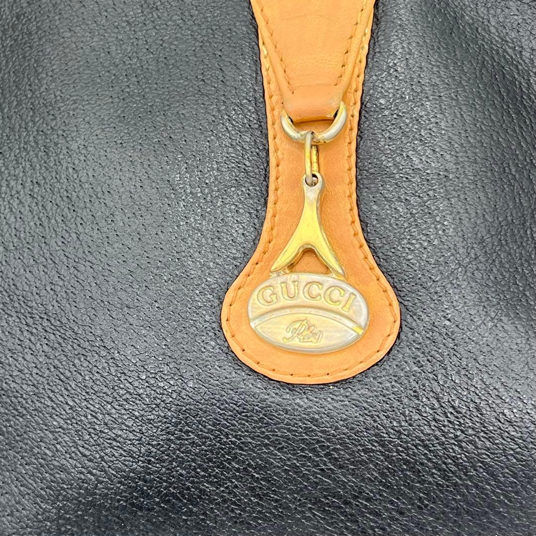 GUCCI ショルダーバッグ ポシェット 斜めがけ ロゴ金具 グッチプラス 本革