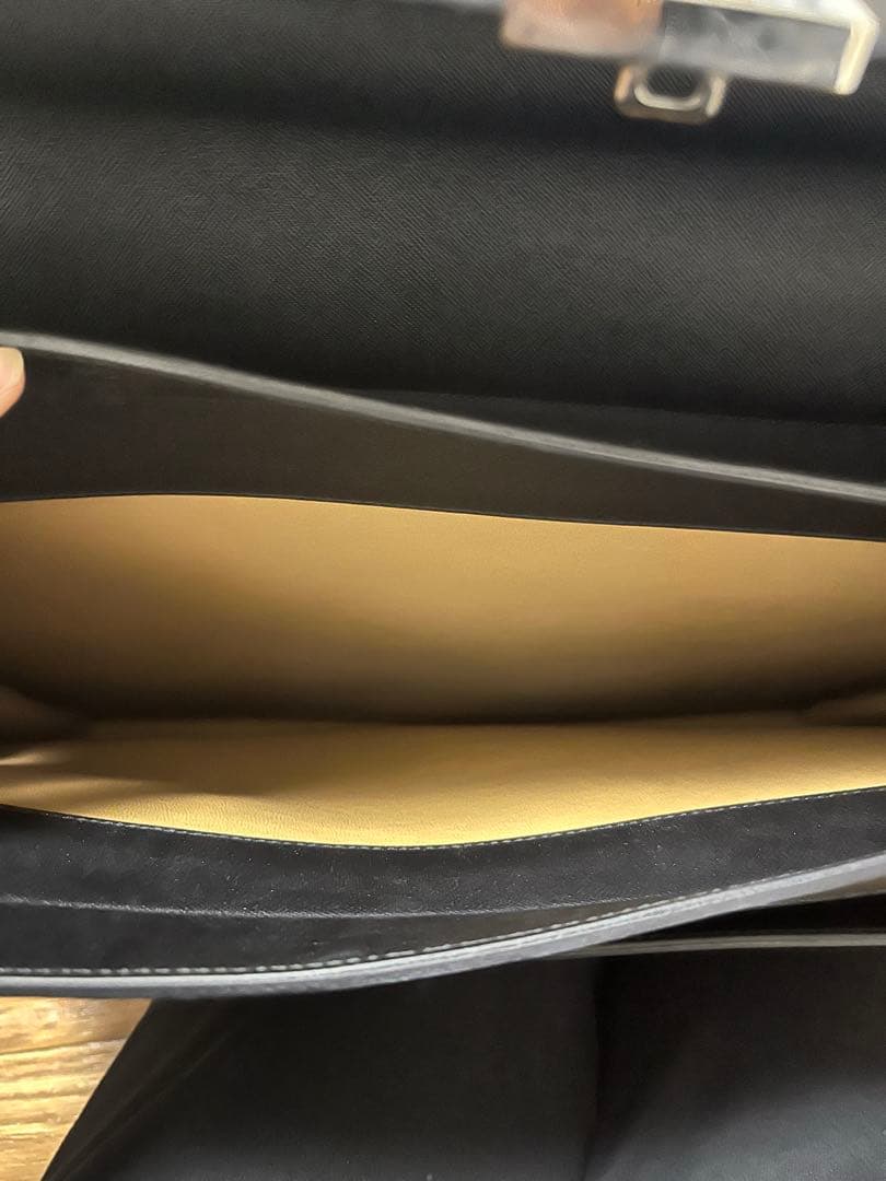 プラダ ブリーフケース