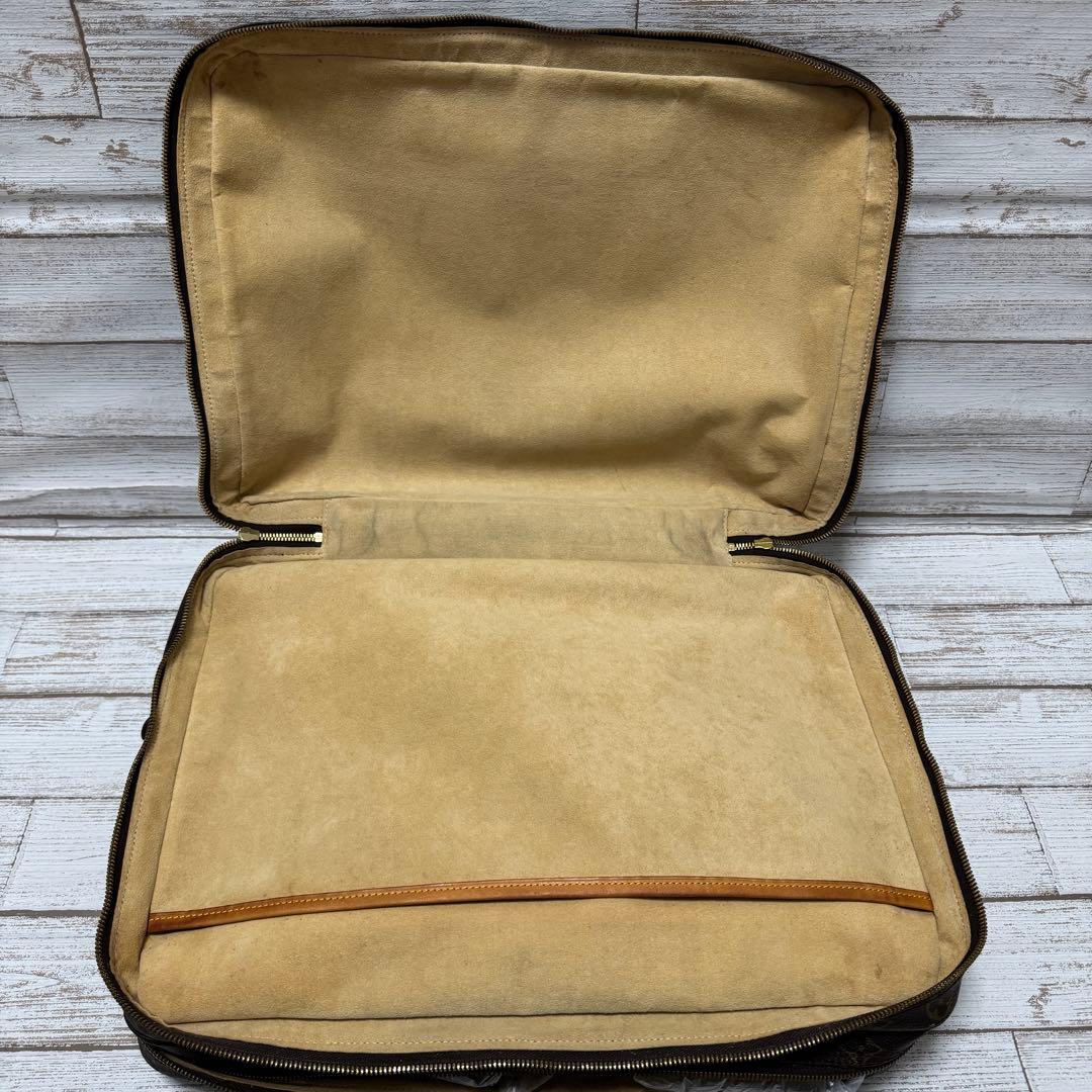 ルイヴィトン ポルト ドキュマン ヴォワヤージュ 2コンパートメント