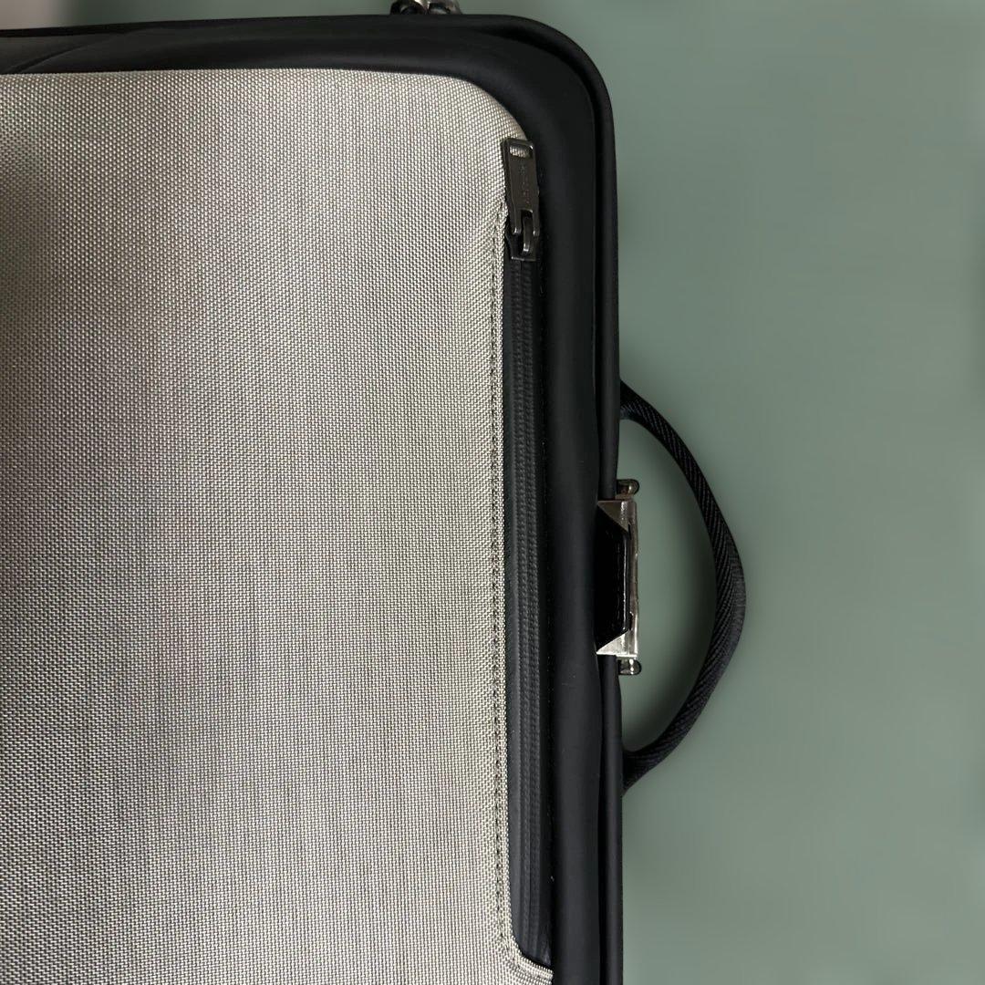 ARTPHERE ブラック ショルダーバッグ