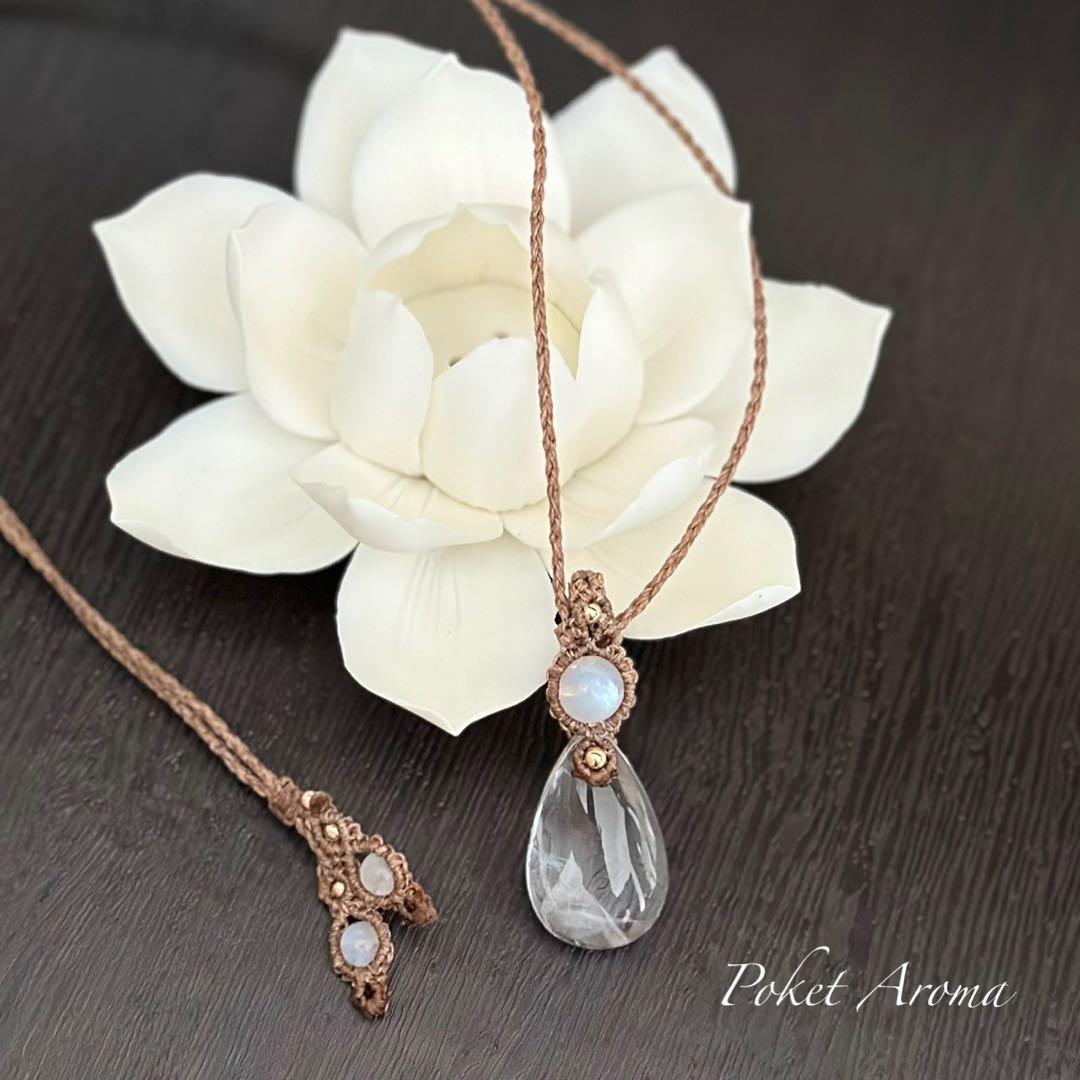 『純誌』ブルーエンジェルラダークォーツとブルームーンストーンのマクラメネックレス
