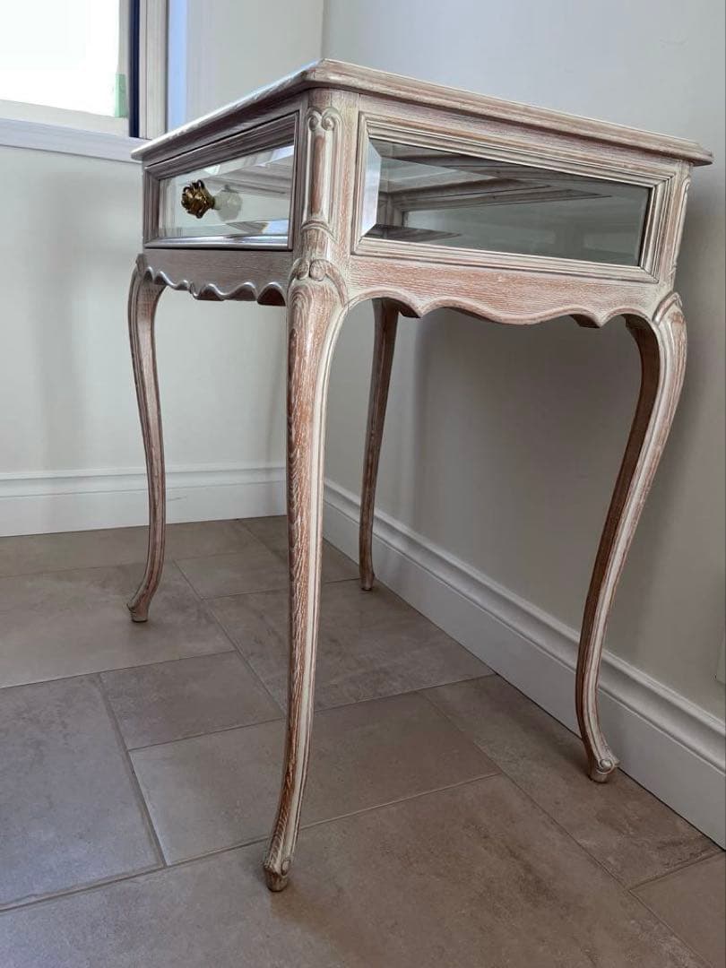 【ドレッサーにぴったり】ガラス天板引き出し付き、優雅なコンソールテーブル