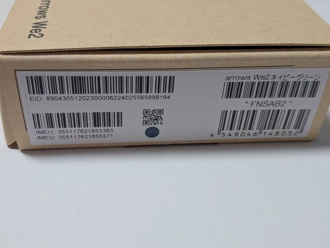 極美品　arrows we2 スマートフォン 本体 ネイビーグリーン