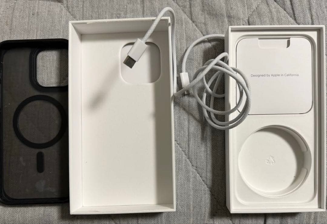 ブラックチタニアムのiPhone 15Promax 256gb