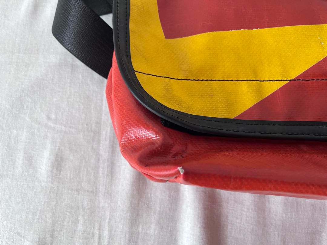 FREITAG メッセンジャーバッグ 赤/黄色