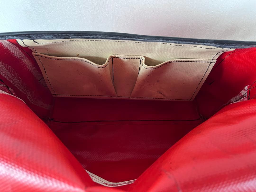 FREITAG メッセンジャーバッグ 赤/黄色