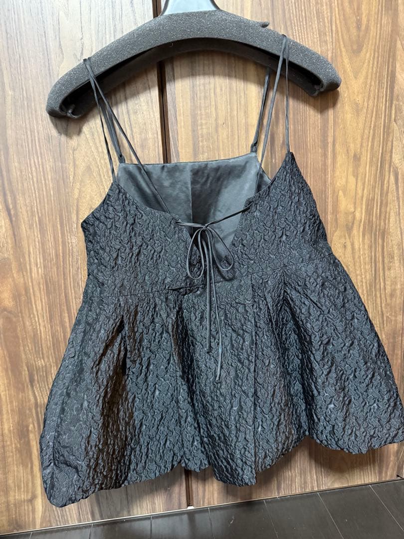 cavezarosso ジャガードぺプラムバルーンキャミソール