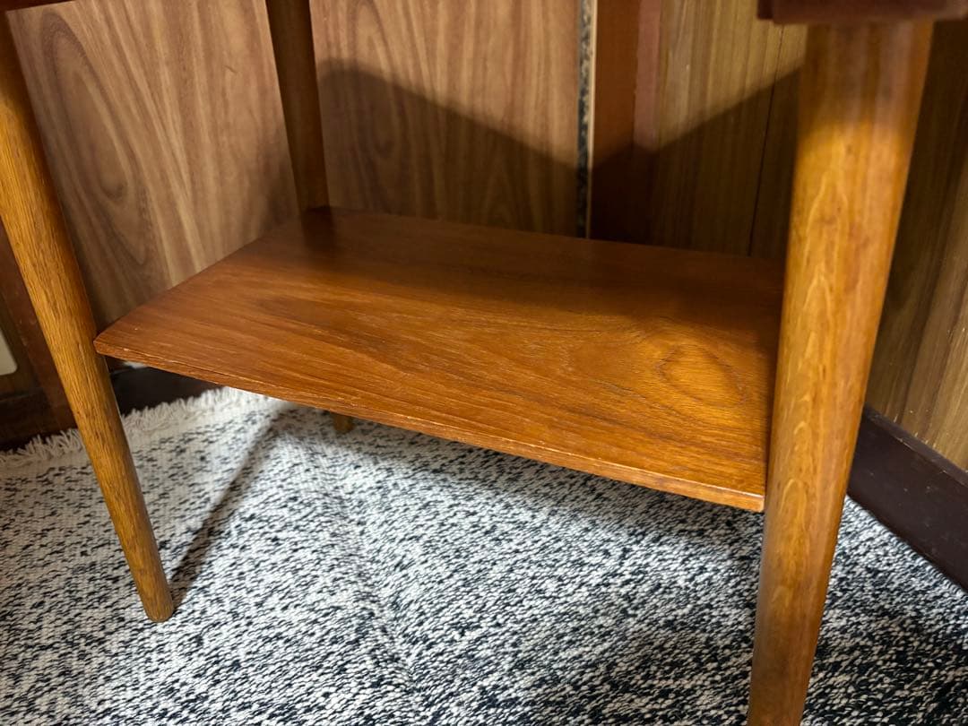 チーク材　サイドテーブル　デンマーク　ヴィンテージ　オイル仕上げ