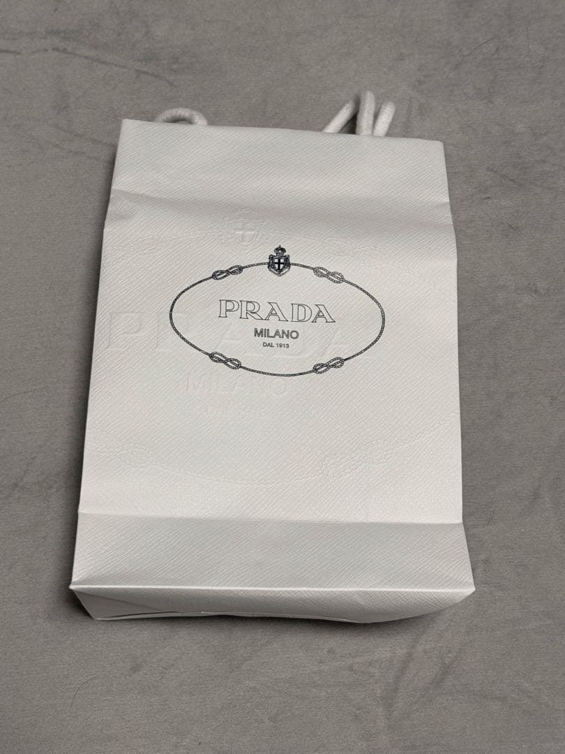 PRADA メタルヘアクリップ