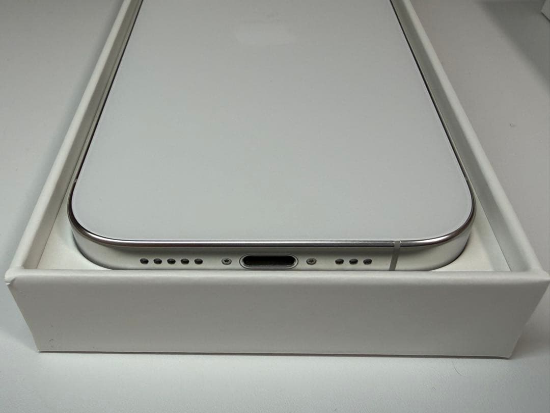 【バッテリー100%、Apple盗難保証】iPhone 16 pro 256GB