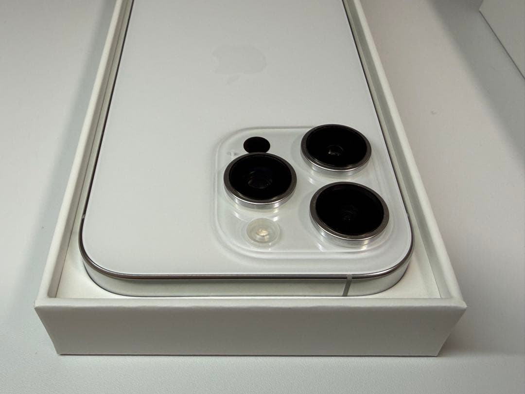 【バッテリー100%、Apple盗難保証】iPhone 16 pro 256GB