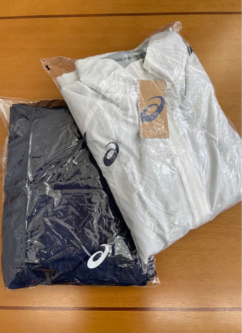 早い者勝ち特価！ASICS ウインドブレーカージャケットとパンツのセット　白紺