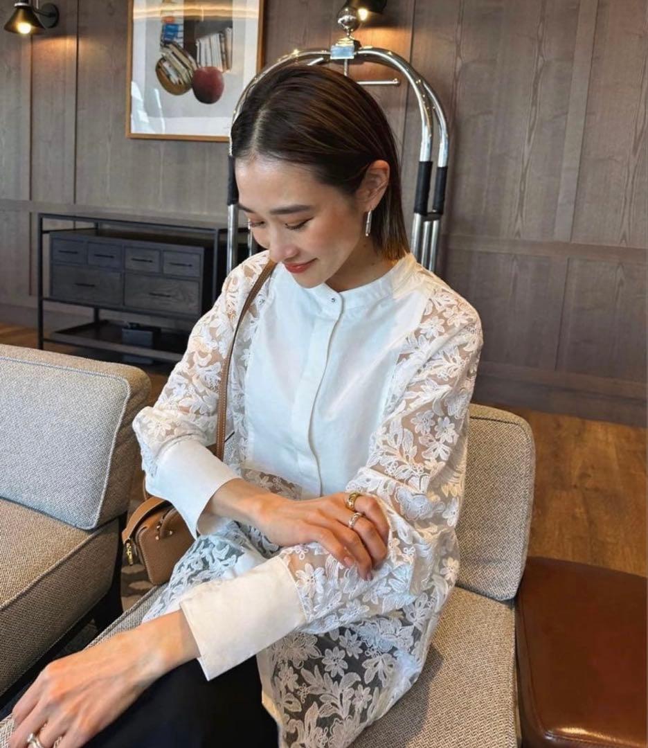 ELLIE エリー　スタンドカラーレースシャツ