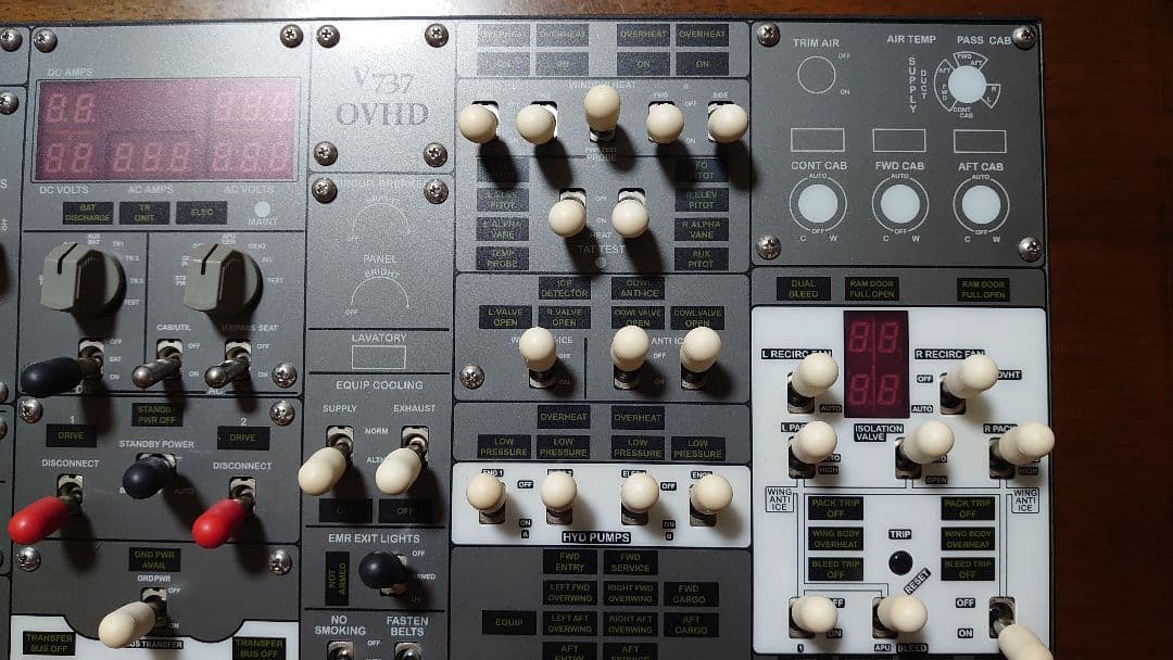 ​VRinsight B737 オーバーヘッドパネル（簡易版）ジャンク