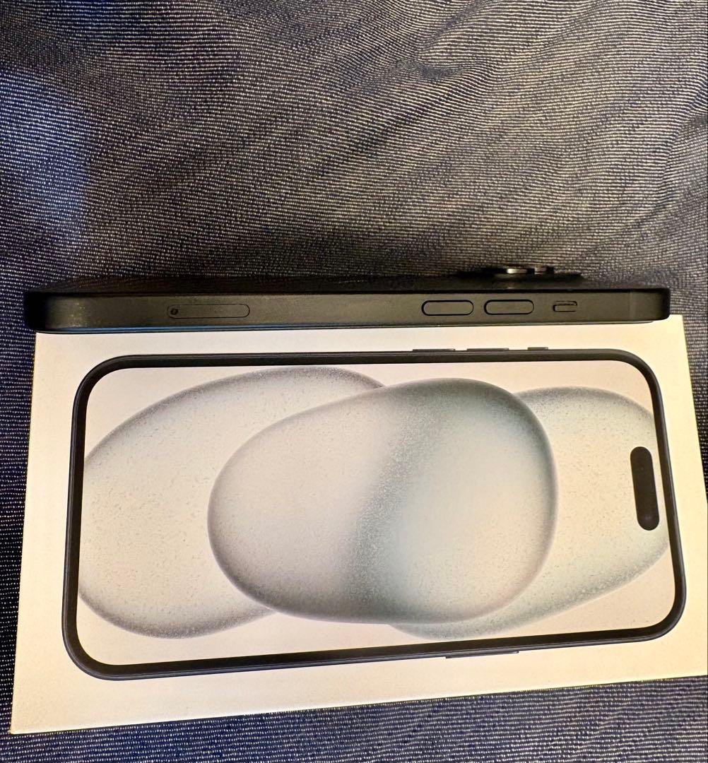 【美品】iPhone 15 128GB ブラック SIMフリー