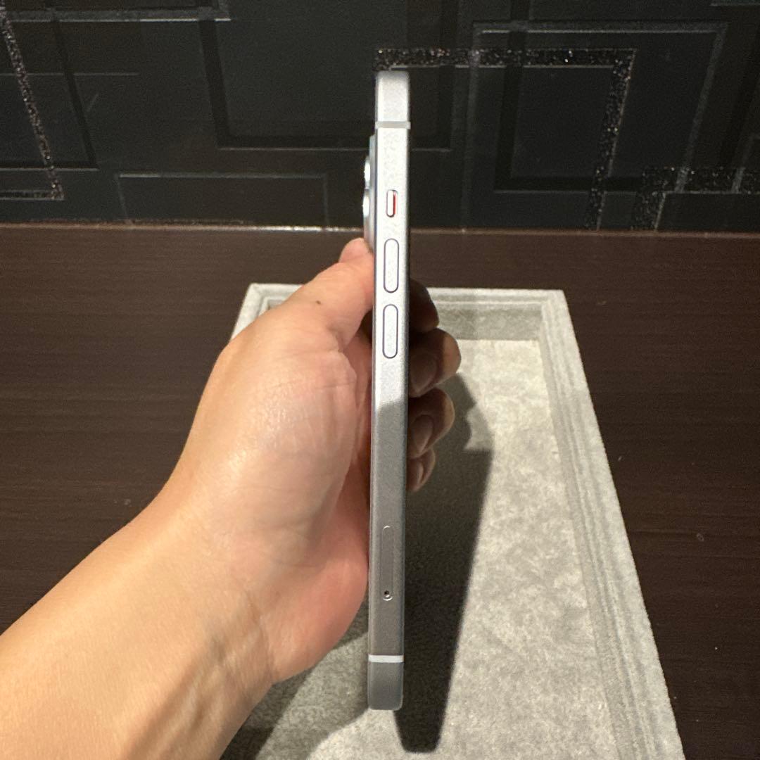 【美品】iPhone 15 128GB ブルー