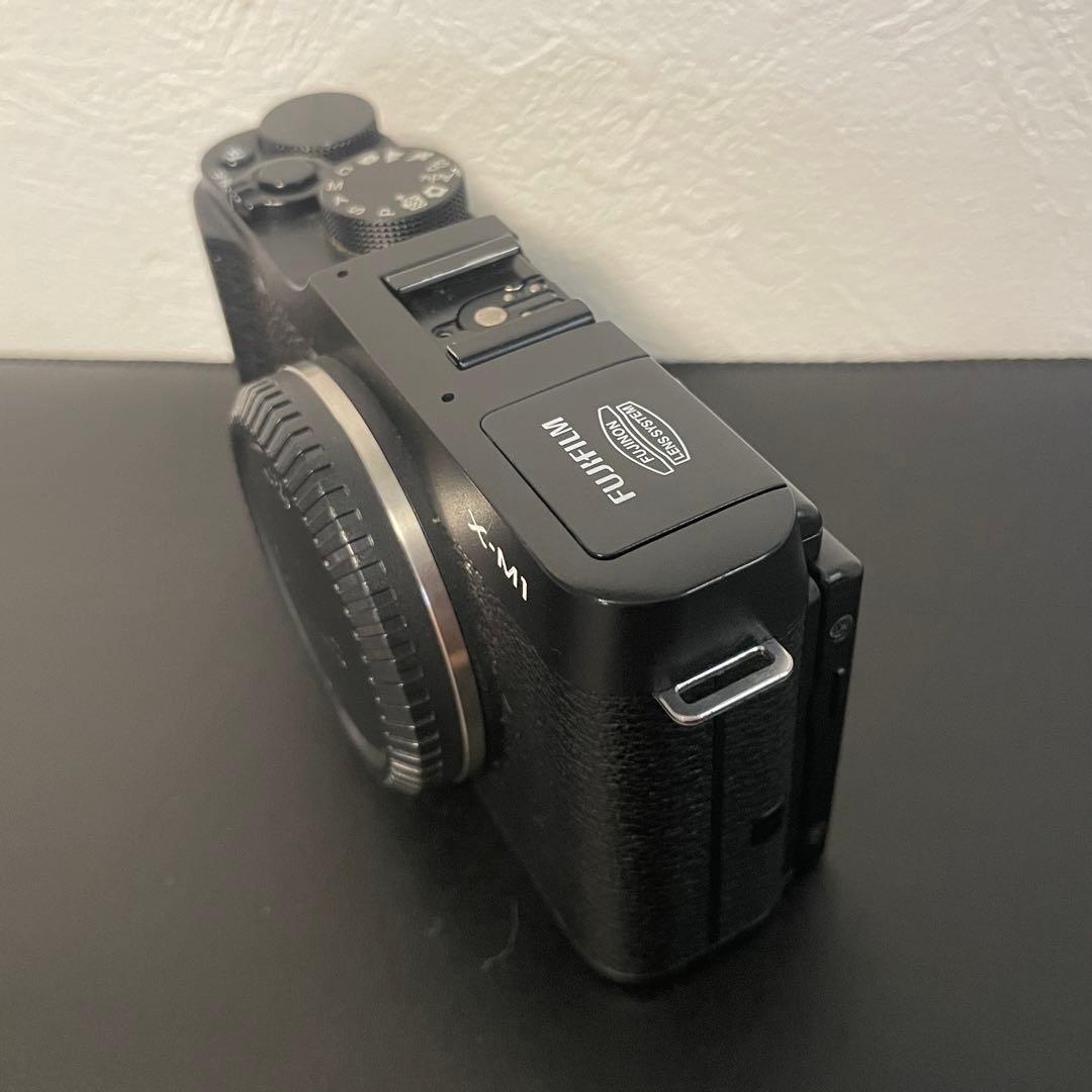FUJIFILM X-M1 Body Black Set 充電器& ケーブル付き