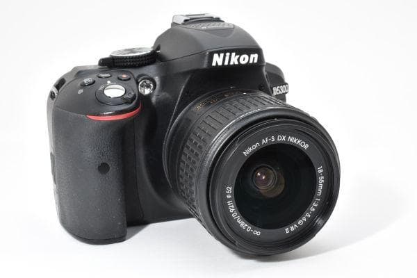 【美品】ニコン Nikon D5300 レンズキット 《ショット数4888回》