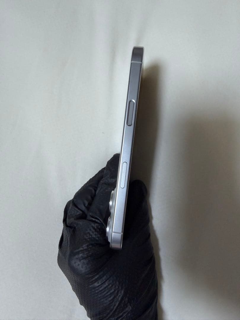 iPhone 16 Pro 256GB ホワイト【訳あり・Coachケース付】