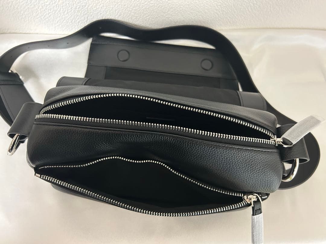 【新品未使用】BEARDSLEY レザーボディバック＆付け替えドット柄ベルト