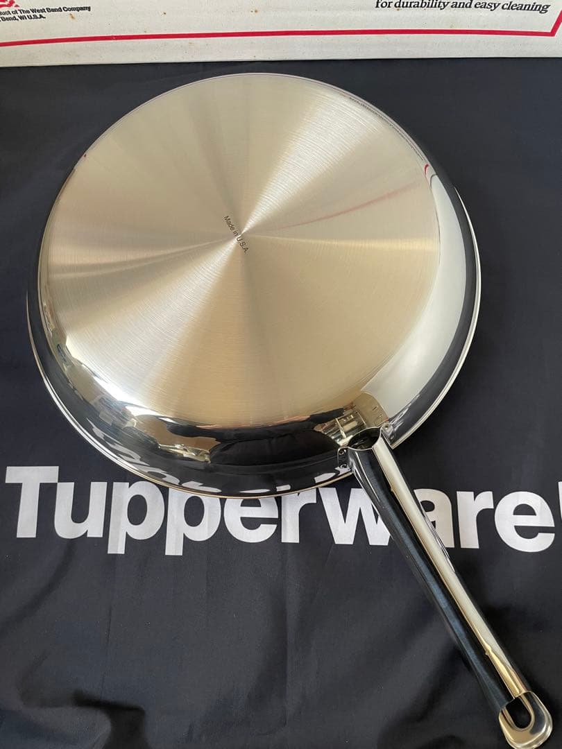 新品。タッパーウェア　ステンレスフライパン WEST BEND 12-Inch