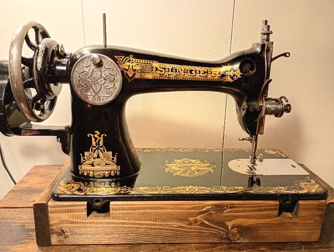 縫うためのアンティークミシン　シンガー　スフィンクス　手回しハンドル