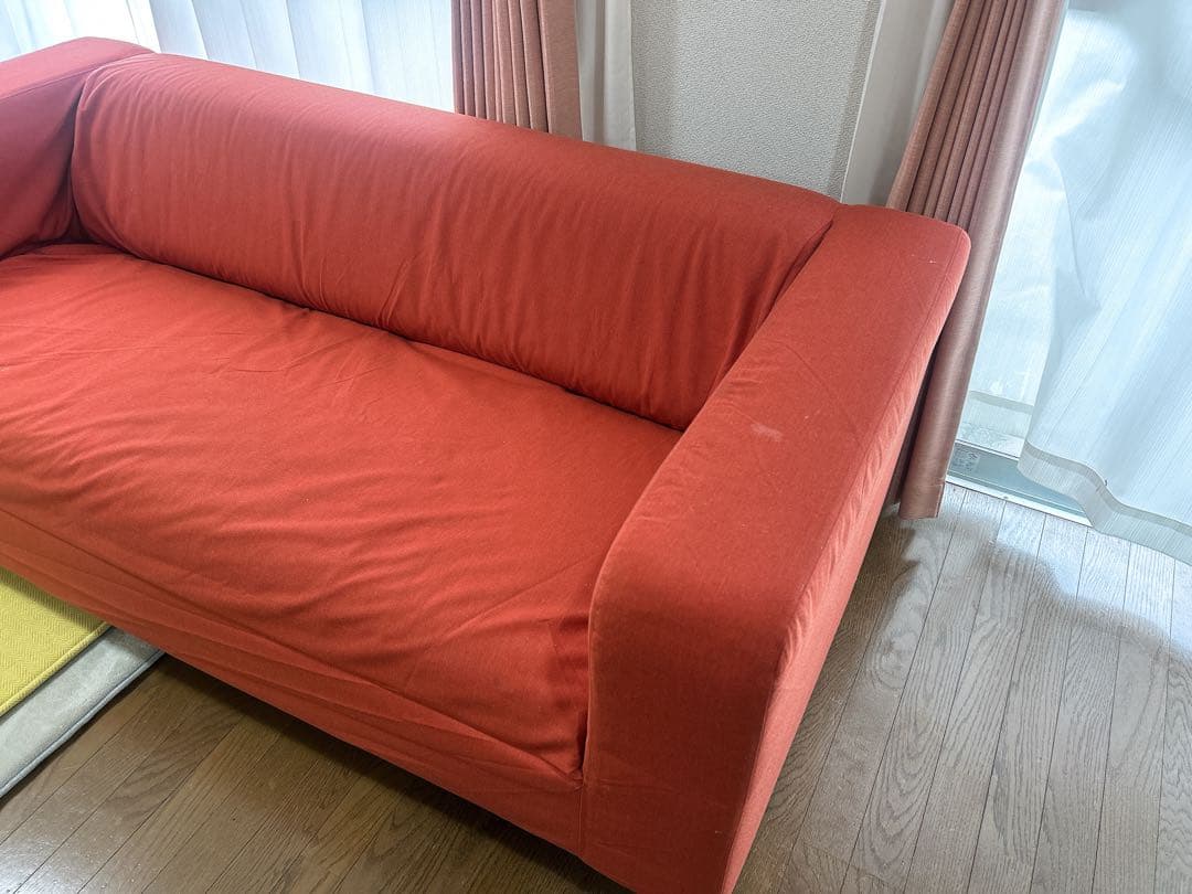 IKEAの2人掛けソファ