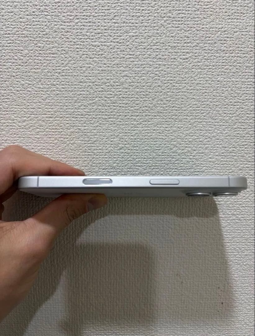iPhone 16 256GBホワイト 海外版95% Esim機能ない