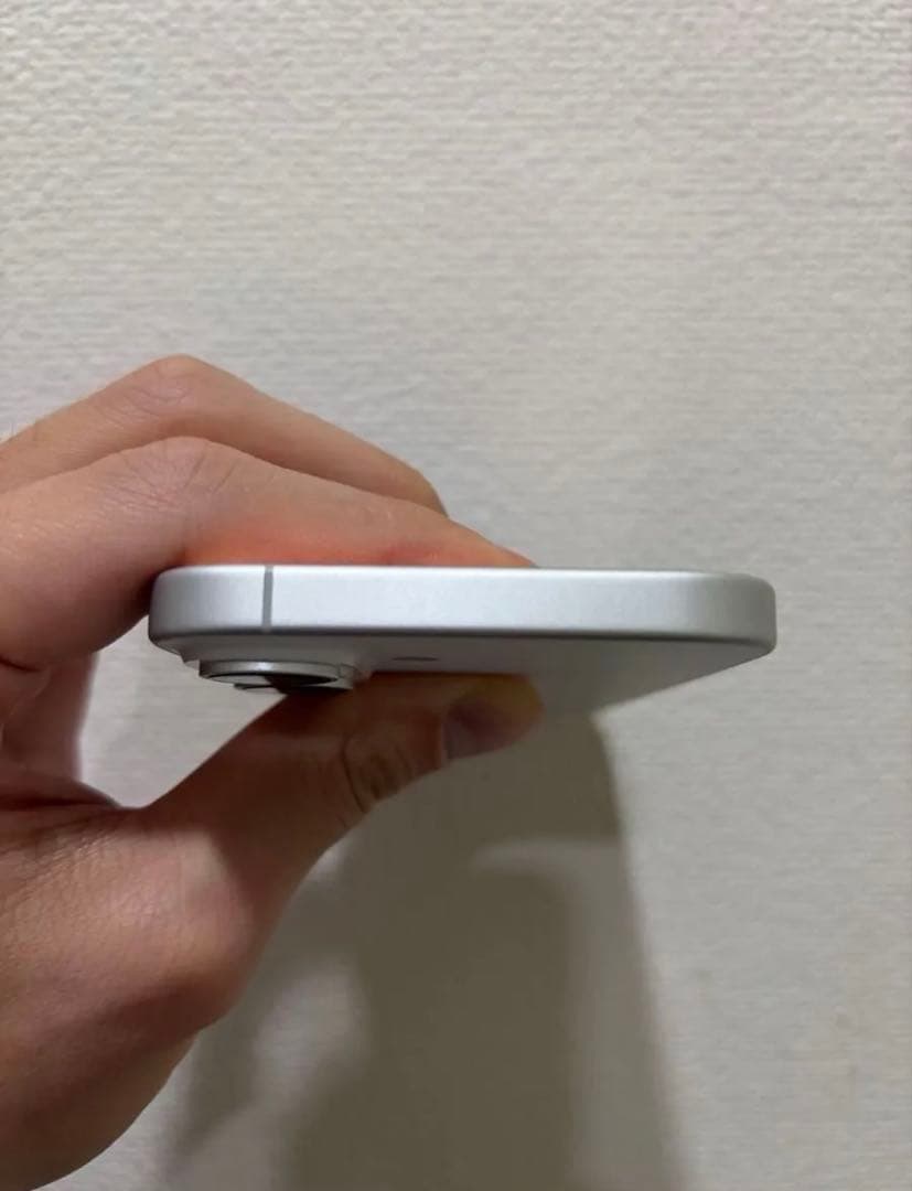 iPhone 16 256GBホワイト 海外版95% Esim機能ない