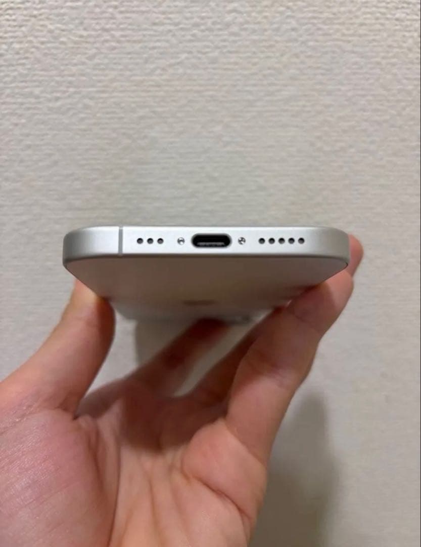 iPhone 16 256GBホワイト 海外版95% Esim機能ない