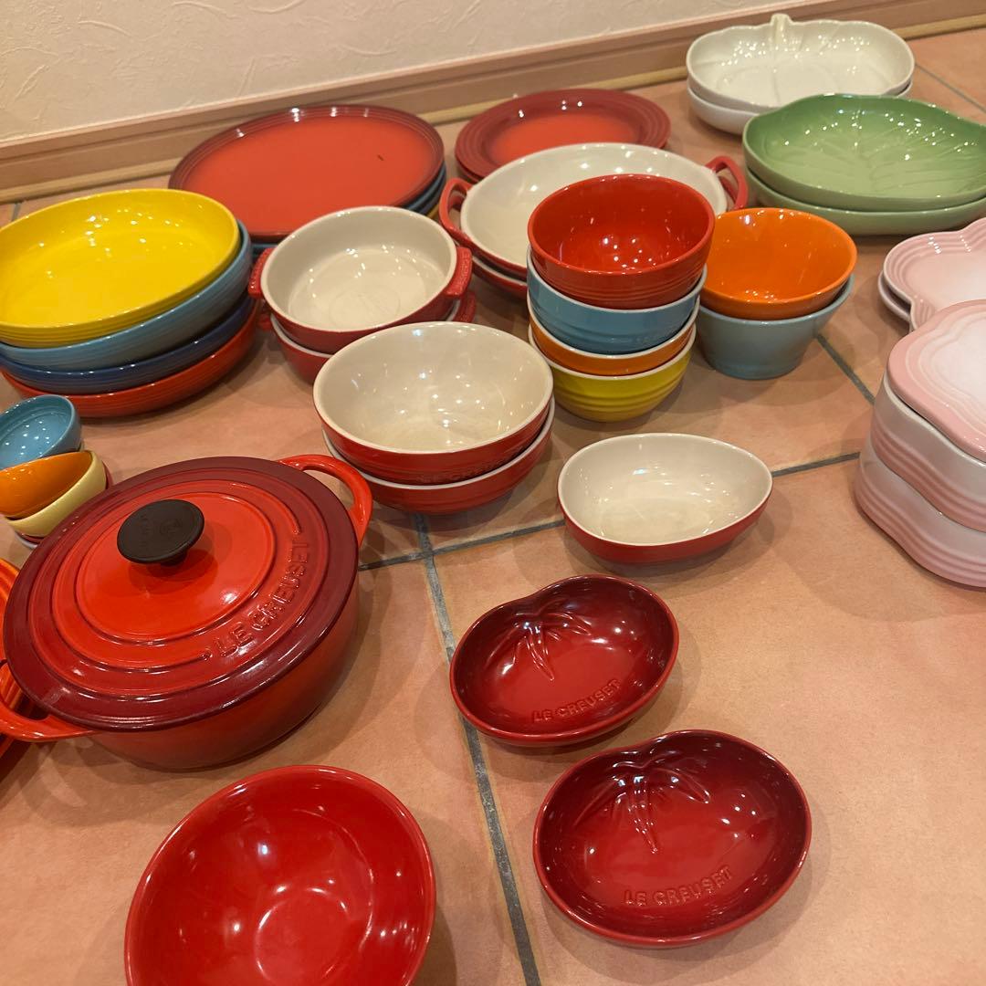 お鍋＋44皿＋お花の2段お菓子入れ　Le Creuset お鍋　食器セット