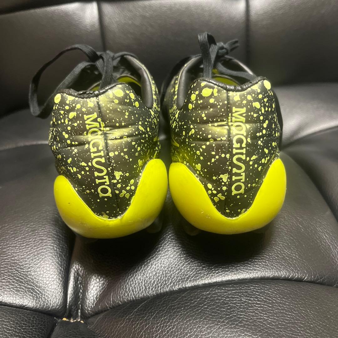 サッカースパイク　マジスタオーパス　元サッカー日本代表選手から譲り受けました。