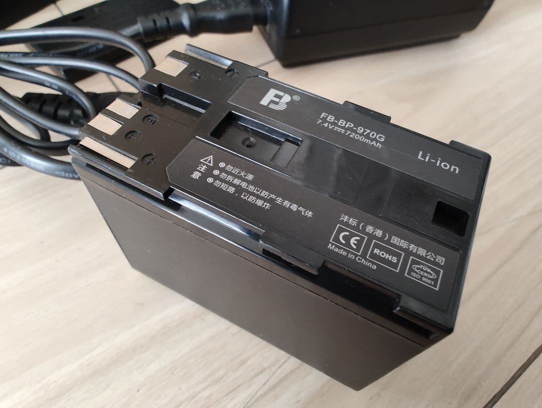 Canon XF300 ビデオカメラ(海外版・日本語切替可）