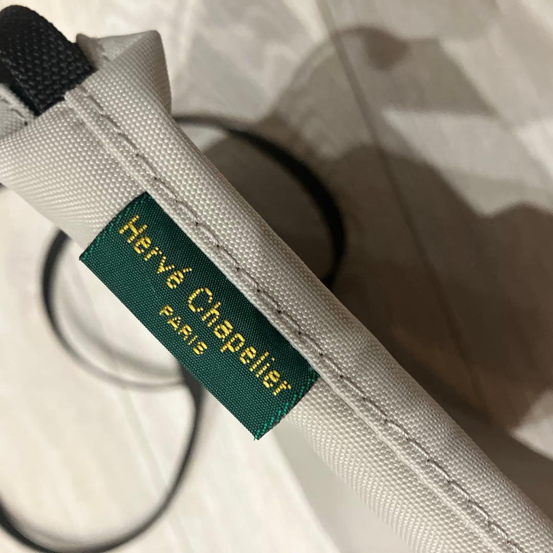 バ*ル様 【美品】エルベシャプリエ　ナイロン　スクエア　ショルダーバッグ　　ナク