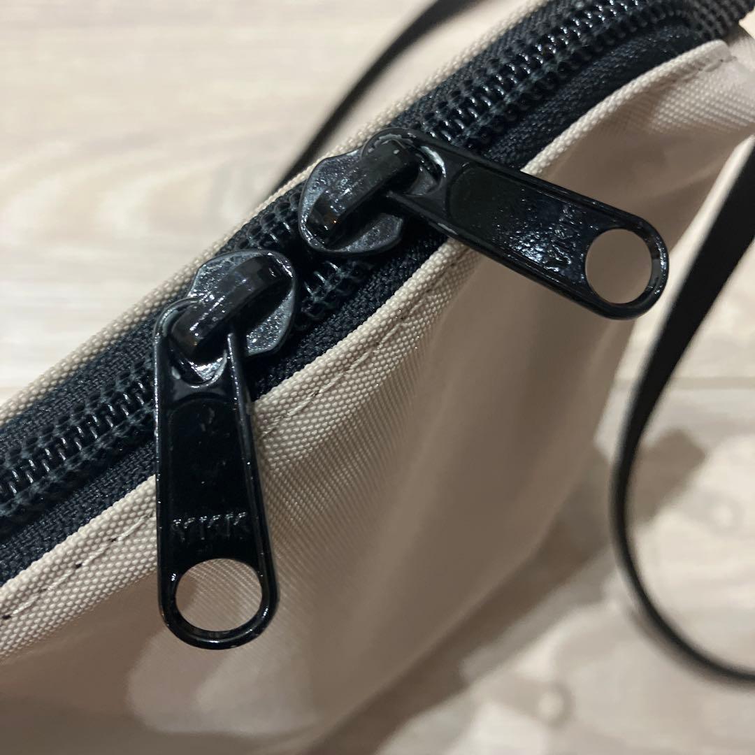 バ*ル様 【美品】エルベシャプリエ　ナイロン　スクエア　ショルダーバッグ　　ナク